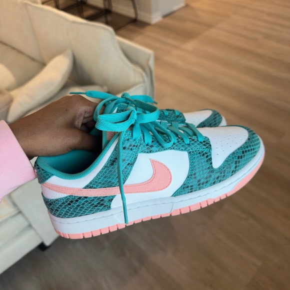 Nike Shoes - Nike Women's Sneakers in Teal and Pink